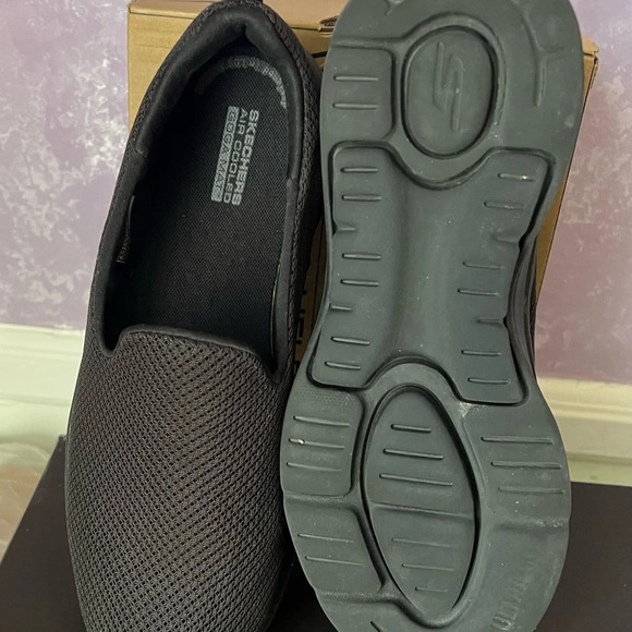 SZ 8.5 Skechers Woman’s Black Slip-On Loafers - Picture 4 of 8